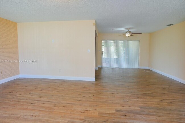 Photo - 135 NW 208th St