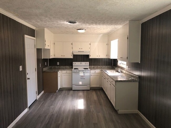Photo - Renovated 3 Bedroom 1 Bath Home for Rent!