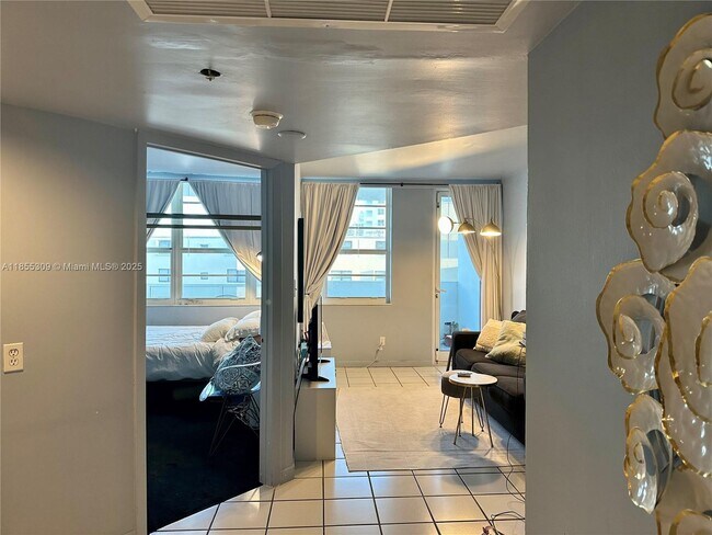 Building Photo - 100 Lincoln Rd Unit 936 Rental