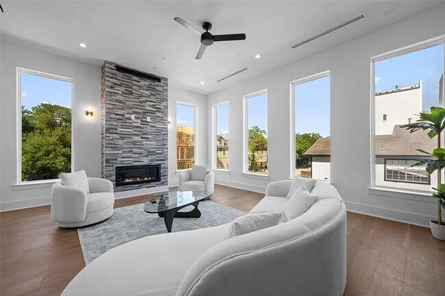 Photo - 5705 Dolores St