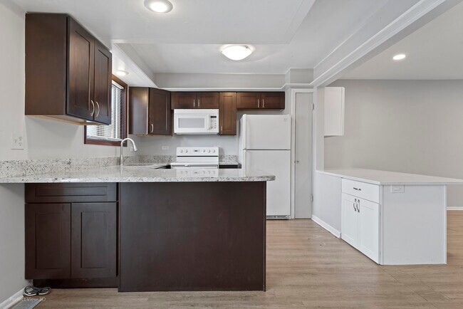 Photo - 1750 Henley St