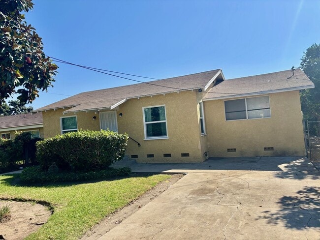 Photo - 5465 W Phillips St