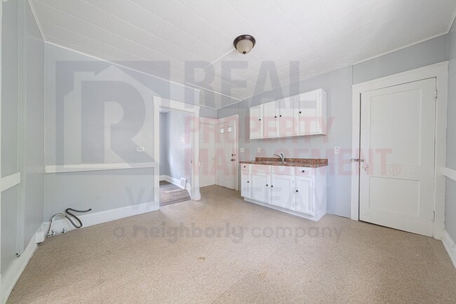 Photo - 2040 W 103rd St Unit Upper