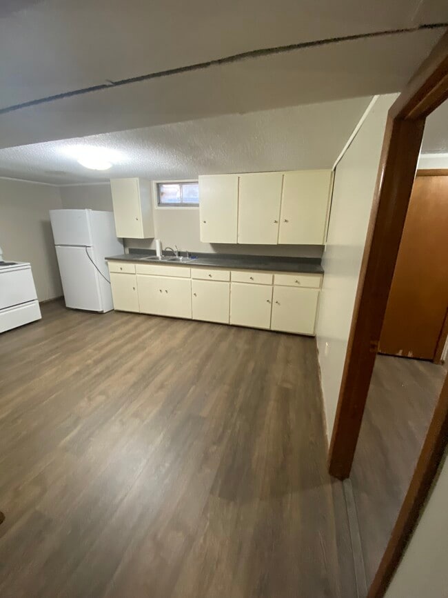 Photo - 615 E 5th St