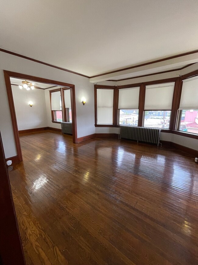 Building Photo - 3 E Chestnut St Rental