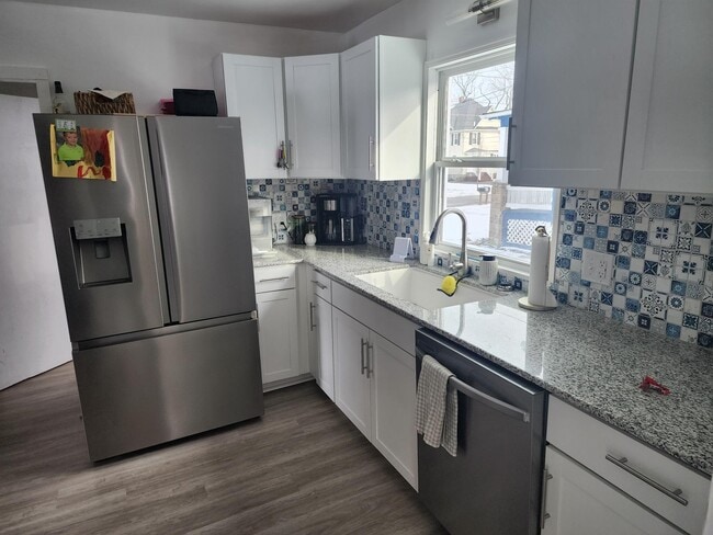 Photo - 13 W High St