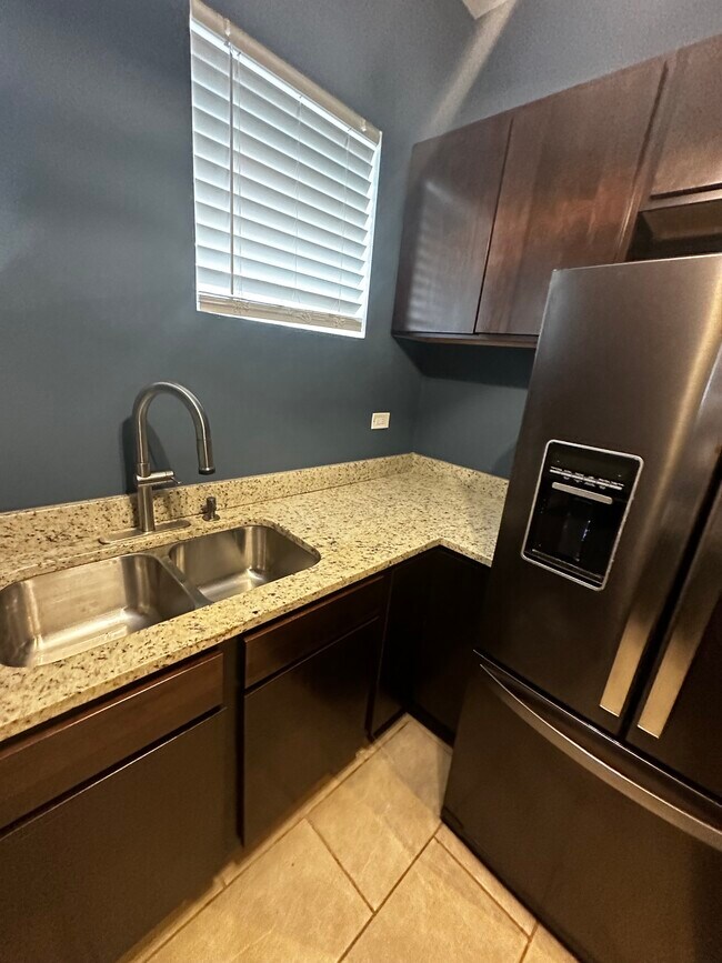 kitchen - 2405 N Neva Ave Unit ground