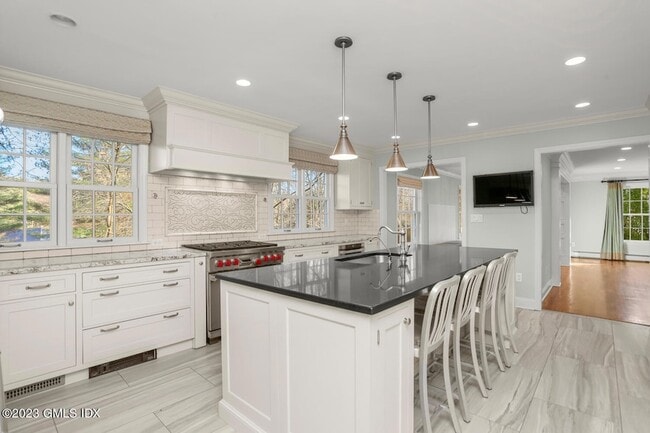 Photo - 111 Stanwich Rd
