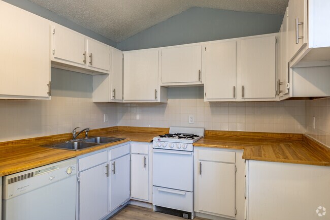 1BD, 1BA - 750SF - Kitchen