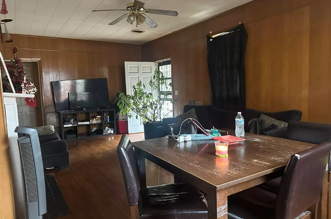 Photo - 1704 Robinson St