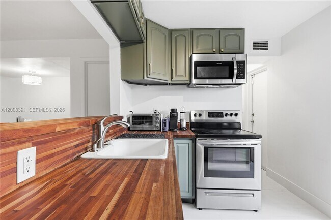 Photo - 8823 NE 4th Avenue Rd