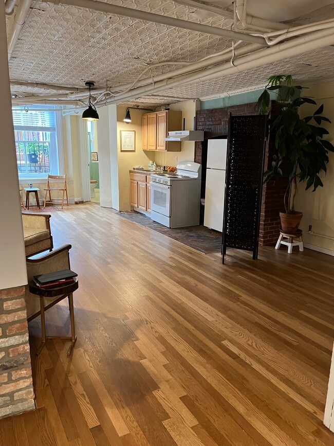 Building Photo - 937 Saint Paul St Unit 937b Rental