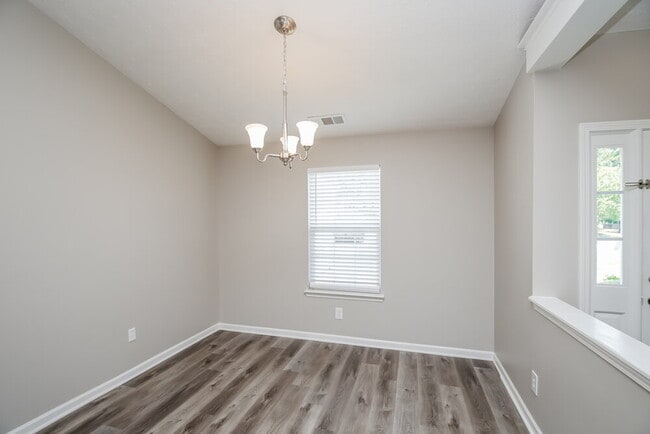 Photo - 372 Red Maple Way