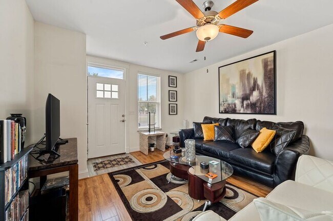 Photo - 4307 Fountain Square Plaza