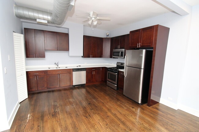 Photo - 1034 N Ashland Ave Unit 2R