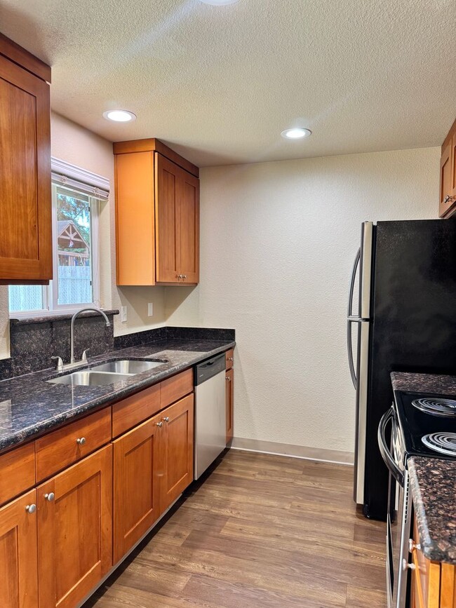 Building Photo - 17402-17404 8TH AVE CT E Unit 17402 Rental