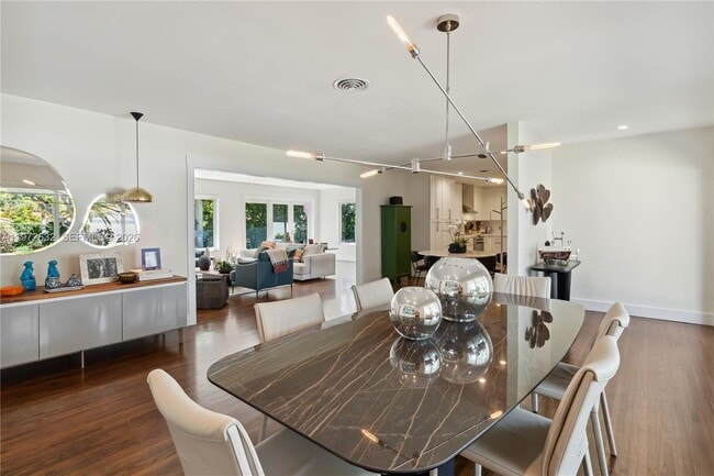 Photo - 408 Como Ave