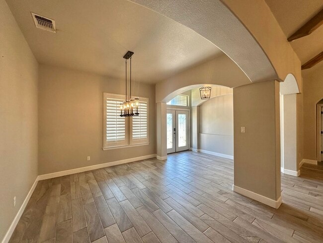 Photo - 1524 Churchill Ave
