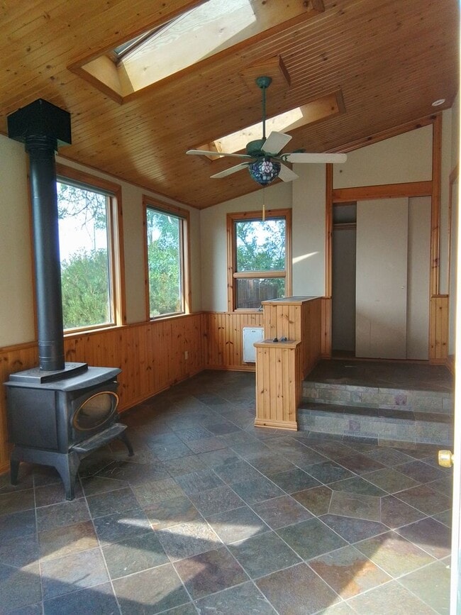Building Photo - Single family home w / elbow room in Bozeman