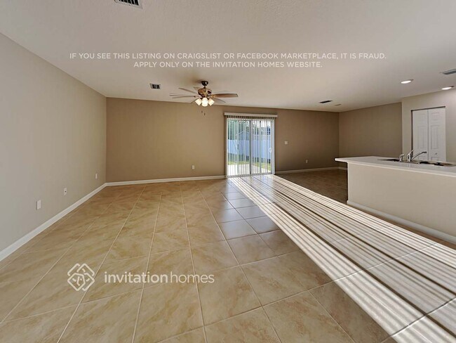 Photo - 560 SW Nagle Pl