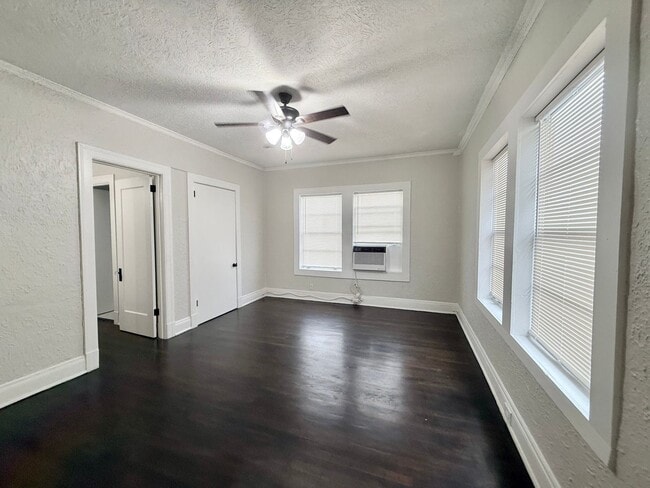 Photo - Unique Upstairs Studio w/ Hardwoods in Vintage 1920's Complex Unit F204