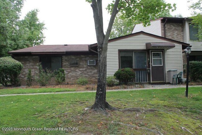 Building Photo - 134 Amberly Dr