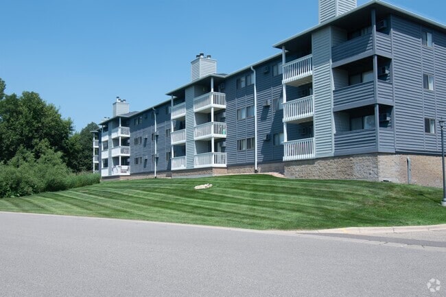 Building Photo - The Views of Minnetonka Rental