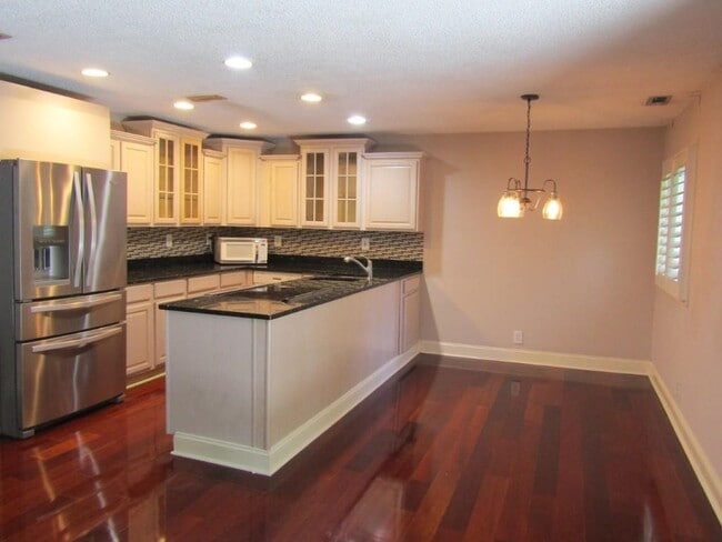 Photo - 10301 N Kings Hwy