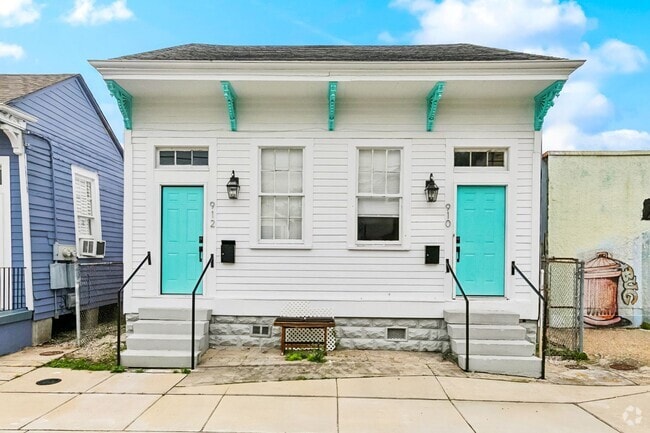 Building Photo - 910-912 N Prieur St Unit 910 N Prieur St. Rental