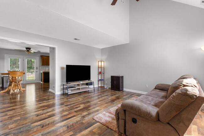 Photo - 1233 Aspen St