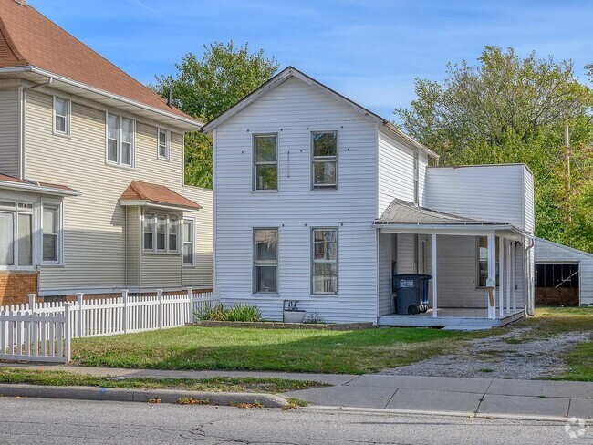 Building Photo - 4032 Lewis Ave Rental