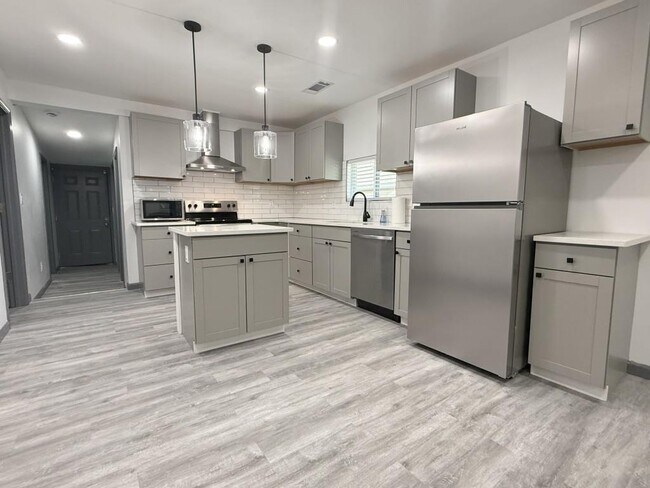 Photo - 1477 Olive St SW
