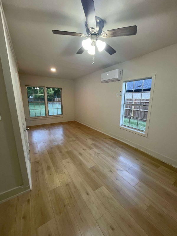 Building Photo - 1312 S Grand Ave Rental