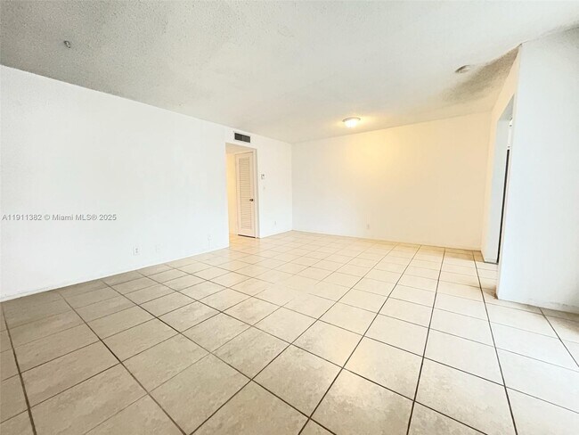 Photo - 725 NE 4th St Unidad 204