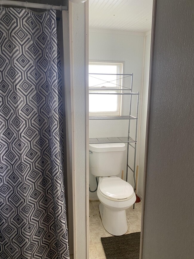 Photo - 104 Walnut Ln