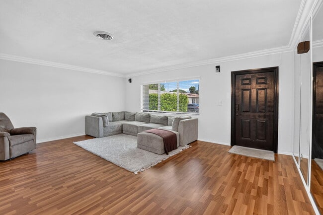 Photo - 308 SE 2nd St