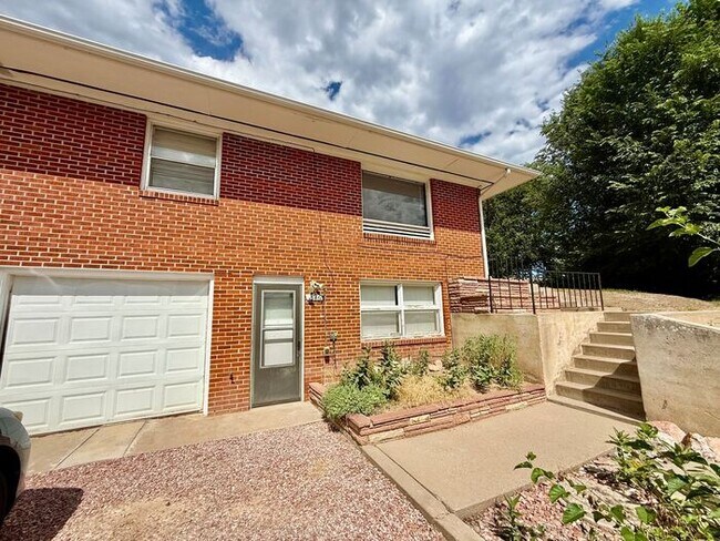 Large 2 bedroom, 2 bath Duplex with Attached 1 car garage in West Loveland, CO