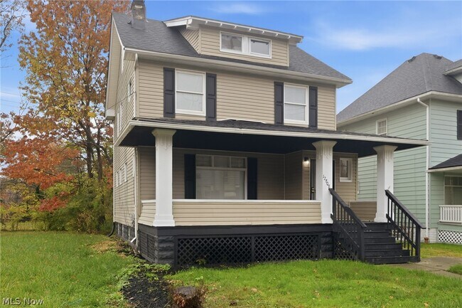 Photo - 12808 Beachwood Ave