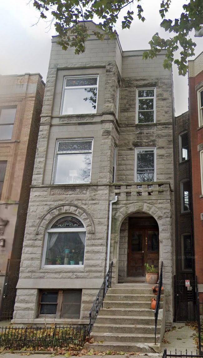 Building Photo - 839 W Newport Ave