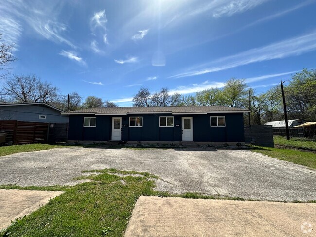 Building Photo - Darling Duplex Unit Single Story 2 Bedroom... Rental