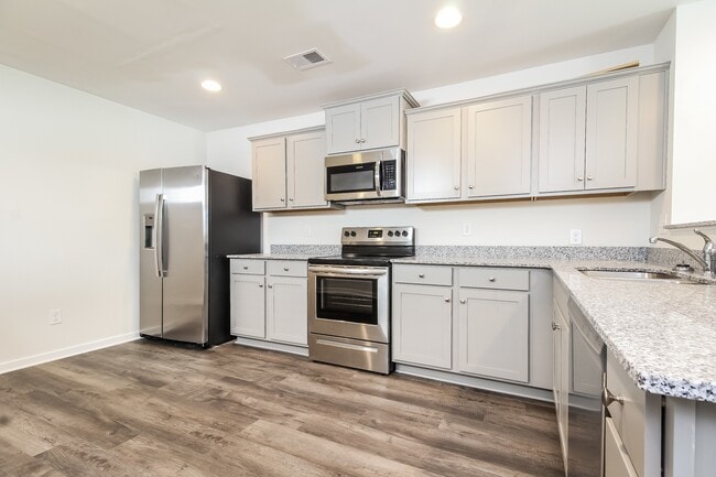 Photo - 219 Royal Wy