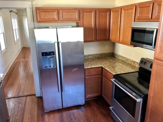 Photo - 2BD/1BA w/ Sun Room only Blocks from Bayou... Townhome