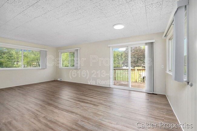 Photo - 6679 Egan Ave SE