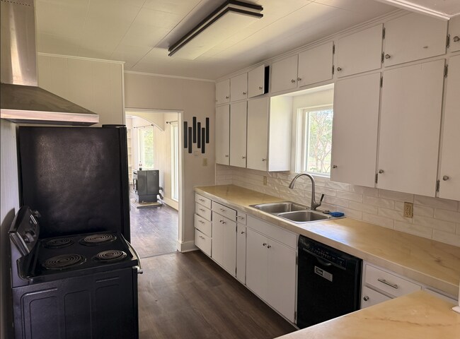 Photo - 10151 Lancaster Rd