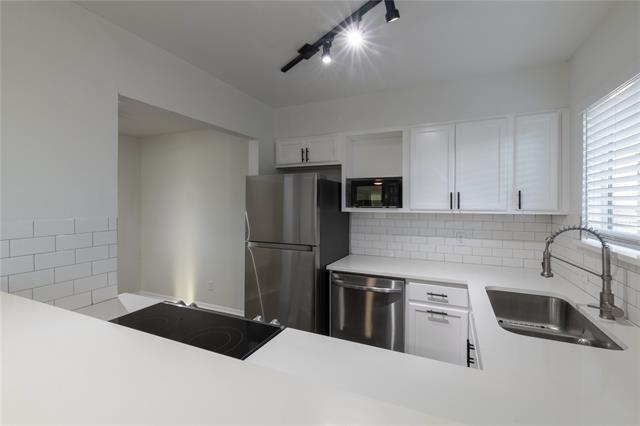 Building Photo - 5921 Gaston Ave Unit M