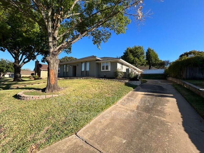 Photo - 1108 Berkshire Ct