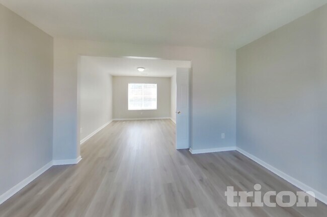 Photo - 160 Saddleridge Rd