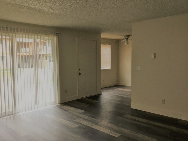 Building Photo - Stark Street Villa Rental