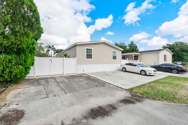 Building Photo - 10139 Marlin Dr