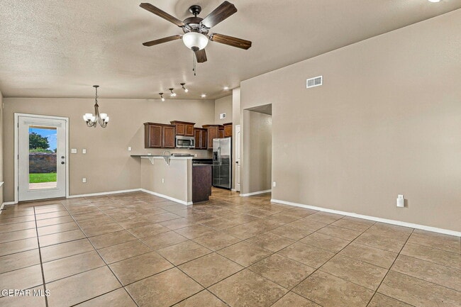 14352 S Cave Ave